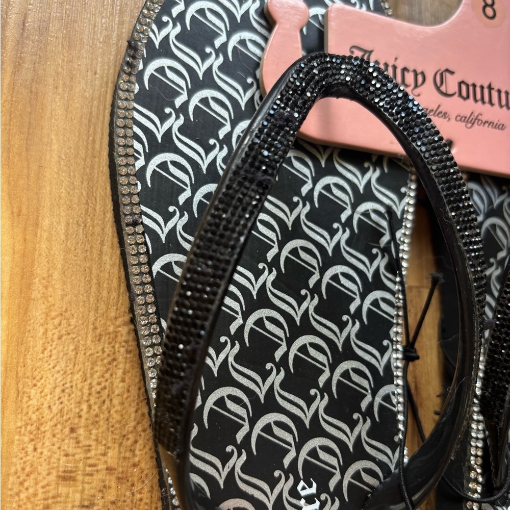 Juicy Couture Monochrome Flip Flops - Picture 2 of 8